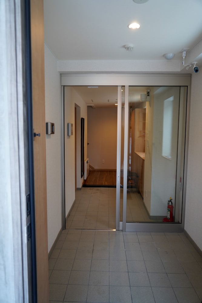 内部エントランス1 | 函館元町ゲストハウス