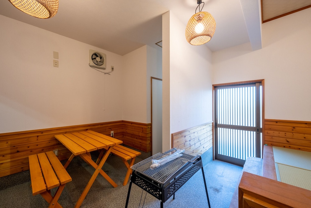 ベーシック コテージ 客室内のダイニングエリア1 | VILLENT 九十九里マリン