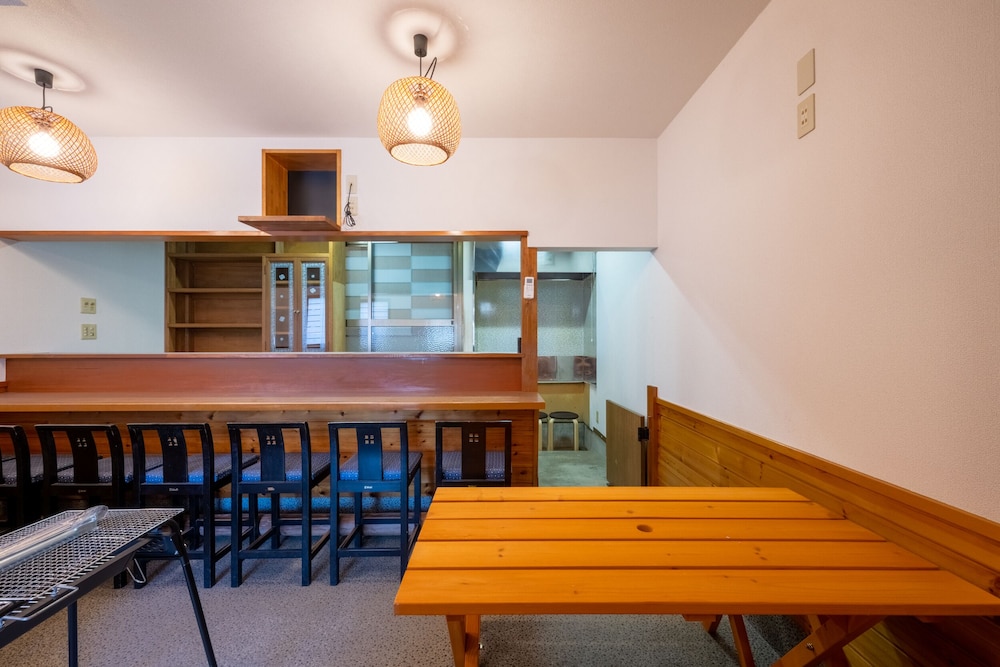 ベーシック コテージ 客室内のダイニングエリア4 | VILLENT 九十九里マリン