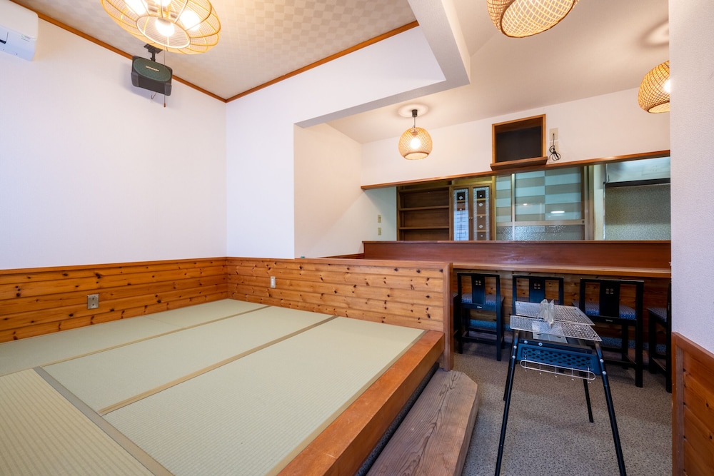 ベーシック コテージ 客室内のダイニングエリア3 | VILLENT 九十九里マリン