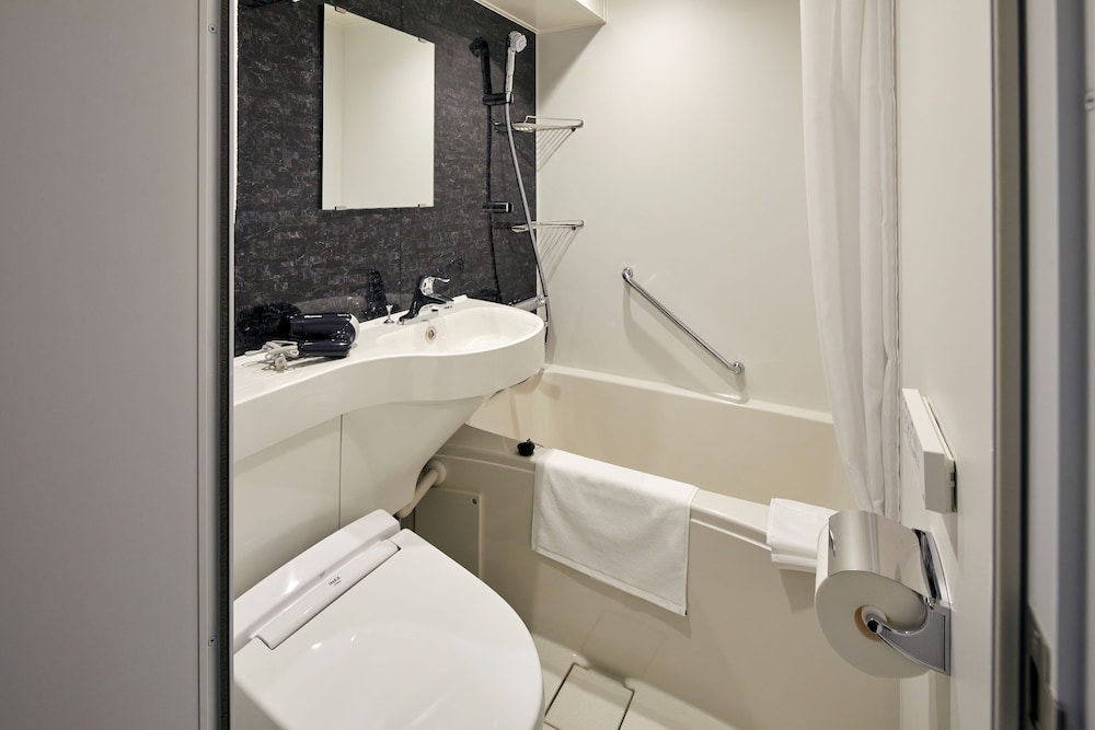 ベーシック ダブルルーム バスルーム1 | ホテルブリエ京都駅南