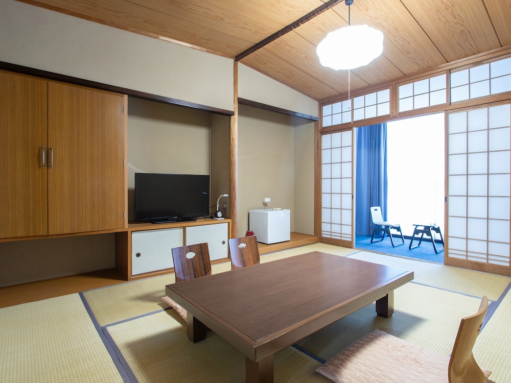 トラディショナル 4 人部屋 禁煙 | Tabist ホテル潮青閣