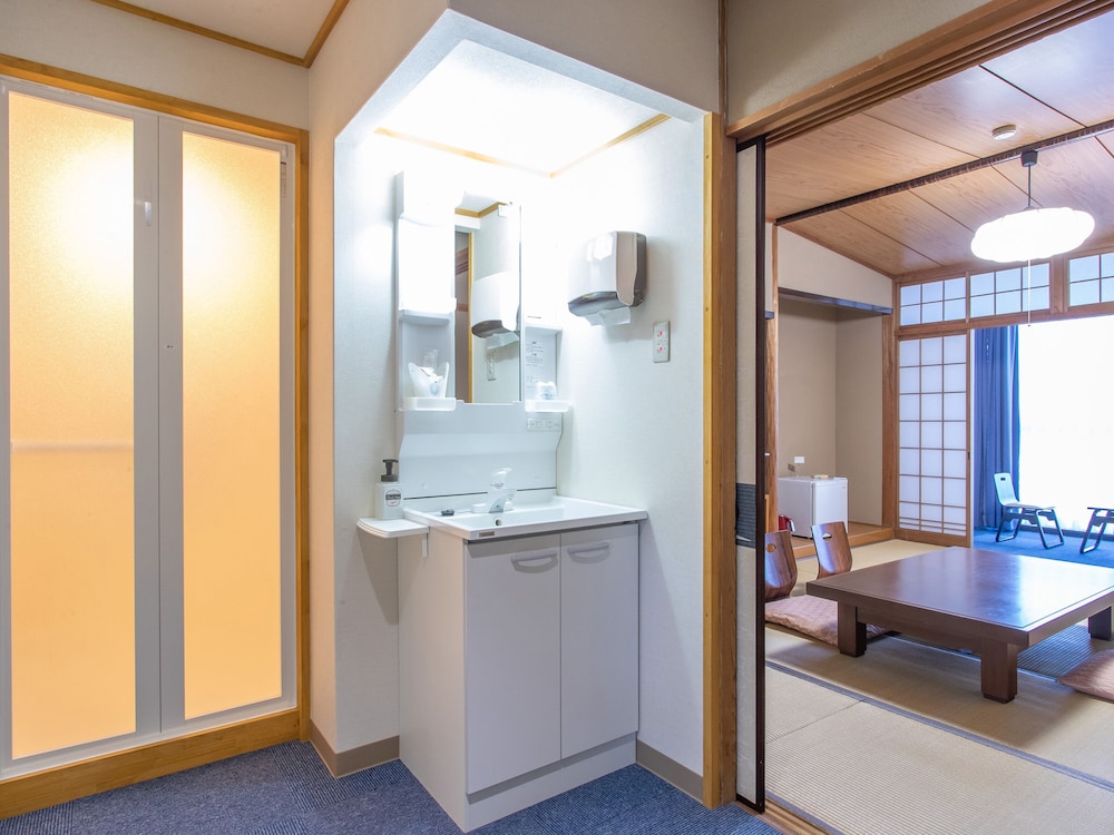 トラディショナル 4 人部屋 禁煙 客室10 | Tabist ホテル潮青閣