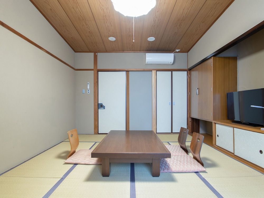 トラディショナル 4 人部屋 禁煙 客室4 | Tabist ホテル潮青閣