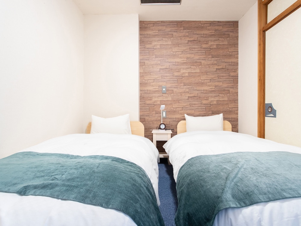 デザイン 4 人部屋 禁煙 客室6 | Tabist ホテル潮青閣