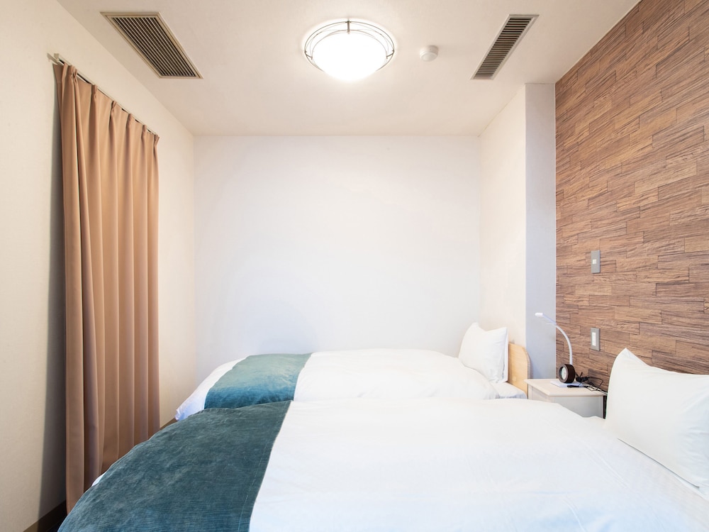 デザイン 4 人部屋 禁煙 客室2 | Tabist ホテル潮青閣