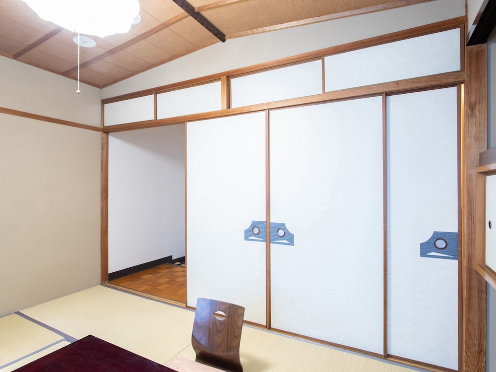 デザイン 4 人部屋 禁煙 客室9 | Tabist ホテル潮青閣