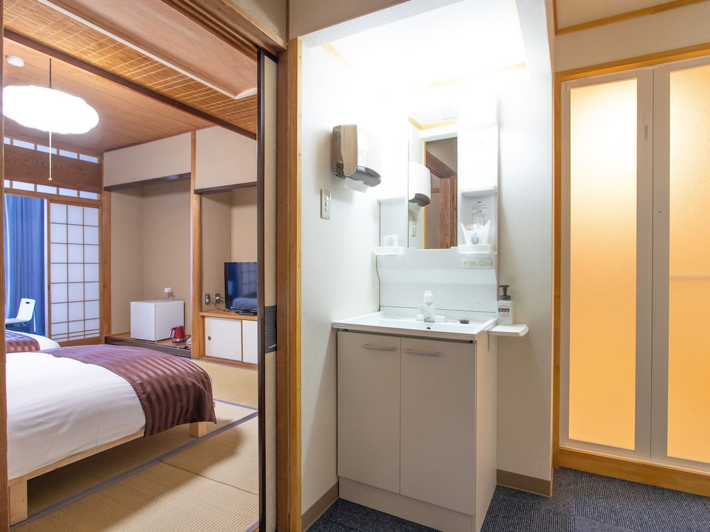 デザイン ツインルーム 禁煙 客室12 | Tabist ホテル潮青閣