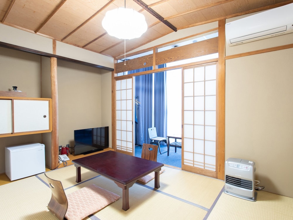 デザイン 4 人部屋 禁煙 客室1 | Tabist ホテル潮青閣