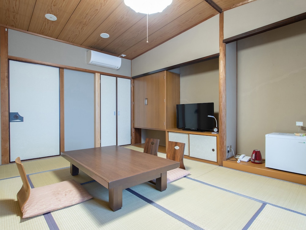 トラディショナル 4 人部屋 禁煙 客室2 | Tabist ホテル潮青閣