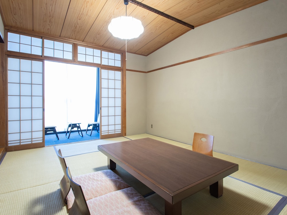 トラディショナル 4 人部屋 禁煙 客室7 | Tabist ホテル潮青閣