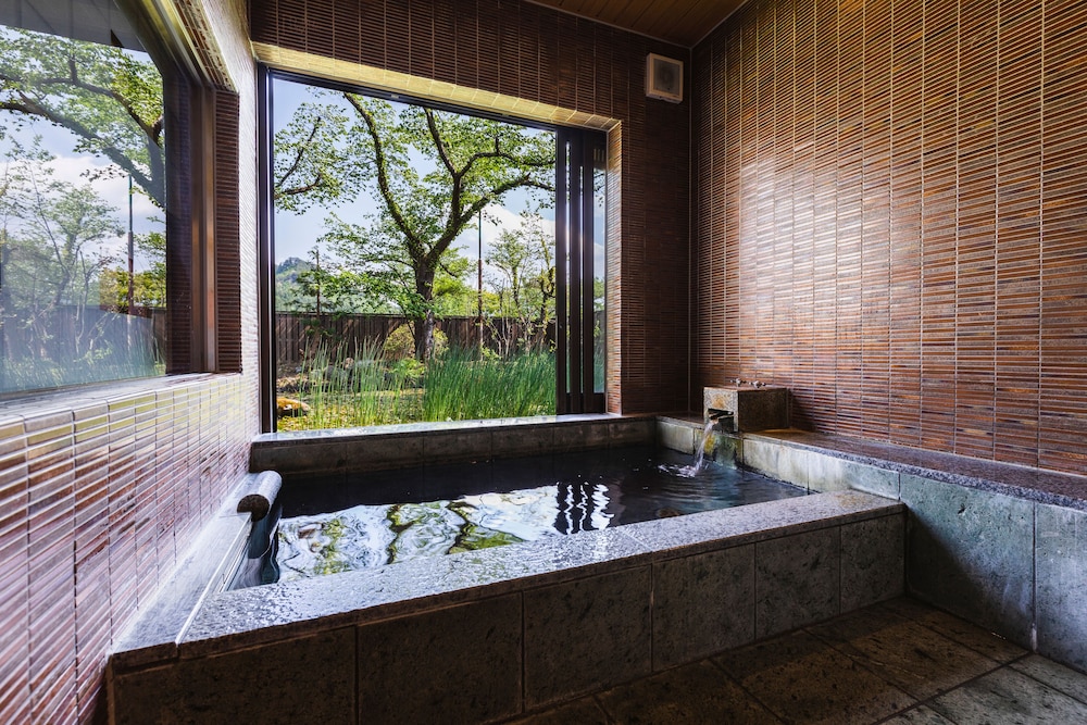 ジュニア スイート 専用バスルーム 客室3 | 美湯美食の離れ宿 小野川温泉 河鹿荘