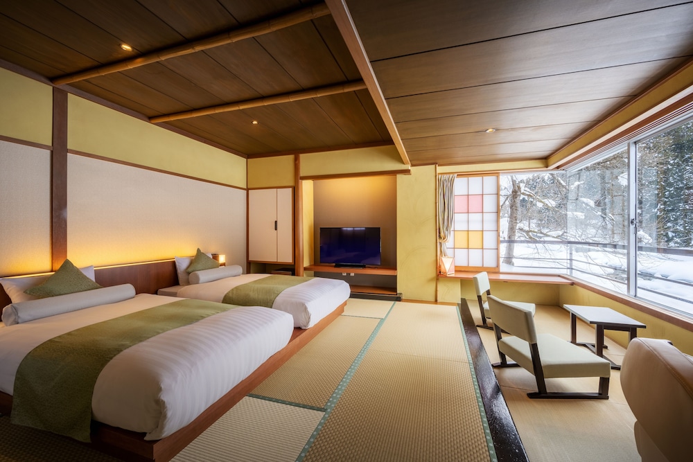 シグネチャー ツインルーム リバービュー 客室1 | 美湯美食の離れ宿 小野川温泉 河鹿荘