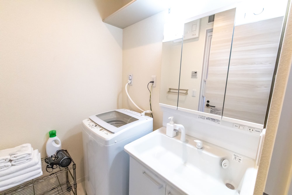 ベーシック アパートメント バスルーム1 | 御宿 西七条