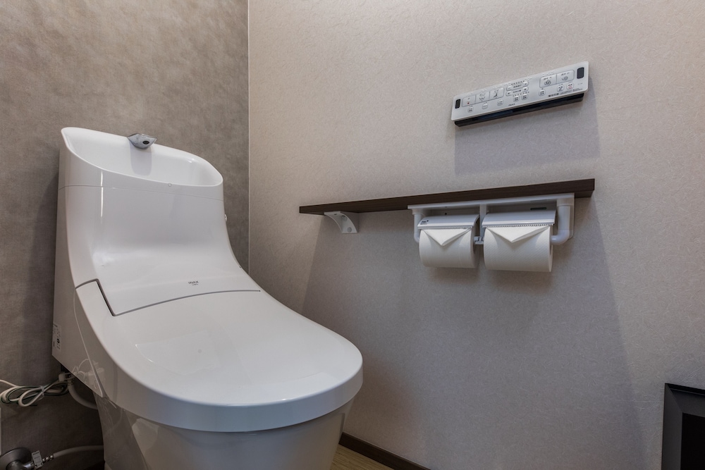 トラディショナル タウンホーム バスルーム1 | 秀林荘