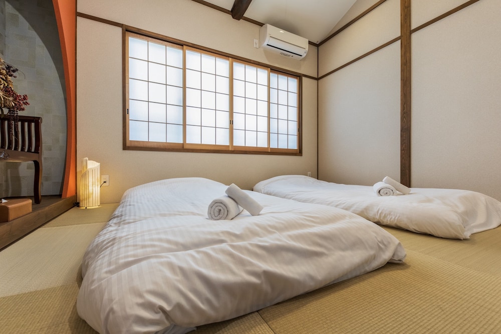 トラディショナル タウンホーム 客室1 | 秀林荘