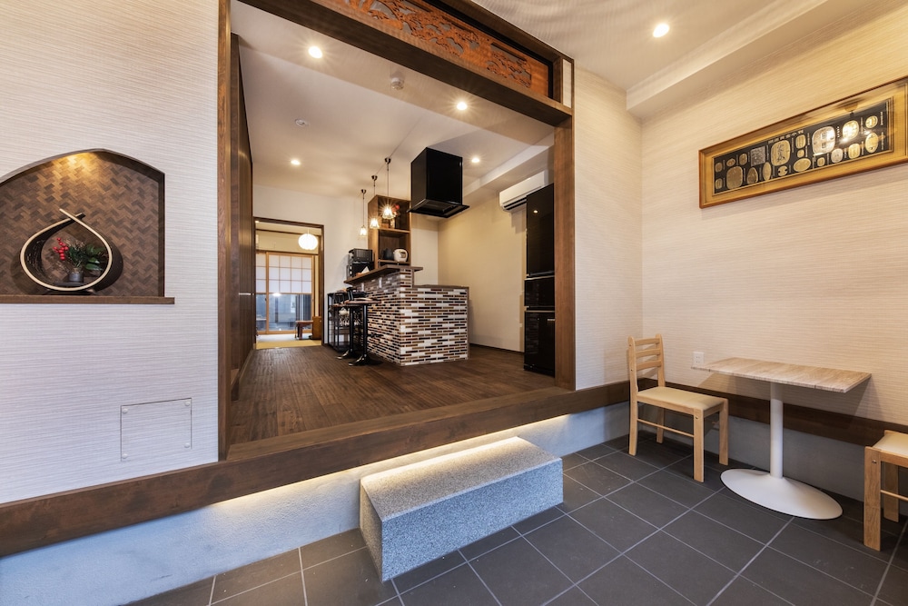 トラディショナル タウンホーム リビング エリア6 | 秀林荘