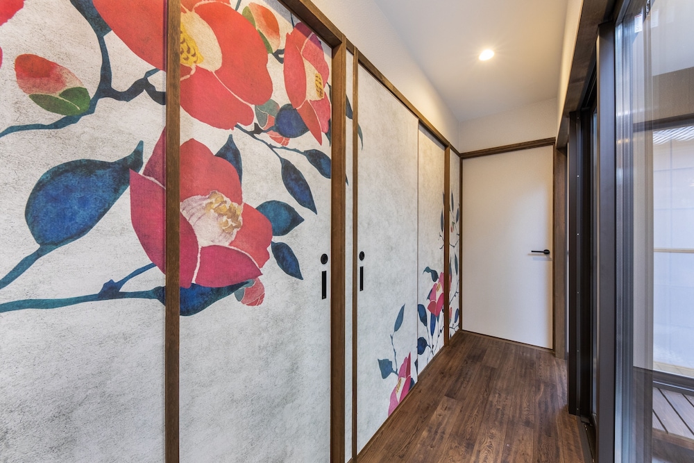 トラディショナル タウンホーム リビング エリア3 | 秀林荘