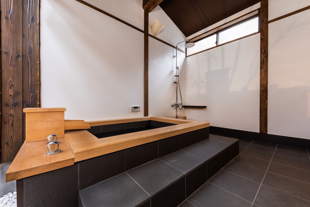 トラディショナル タウンホーム バスルーム2 | 秀林荘