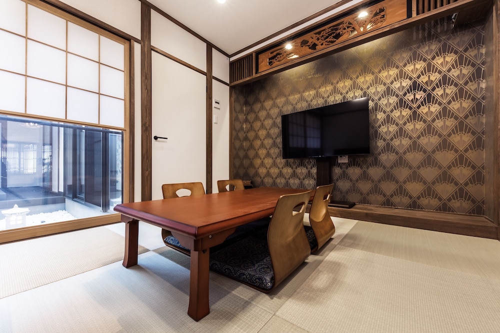 トラディショナル タウンホーム リビング エリア2 | 秀林荘