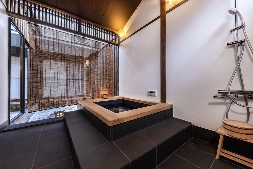 トラディショナル タウンホーム バスルーム3 | 秀林荘