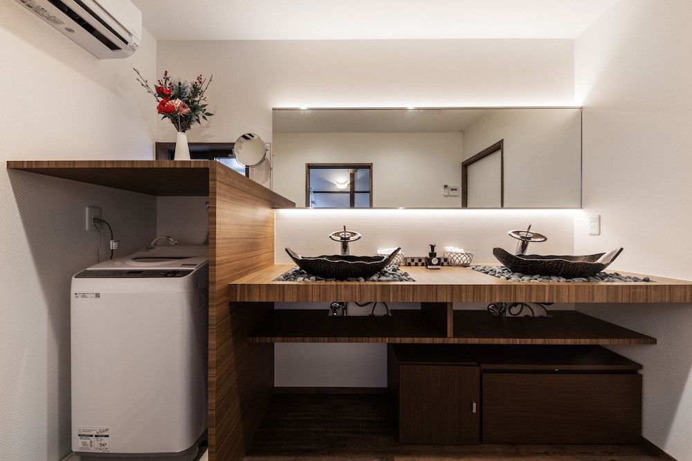 トラディショナル タウンホーム バスルーム5 | 秀林荘