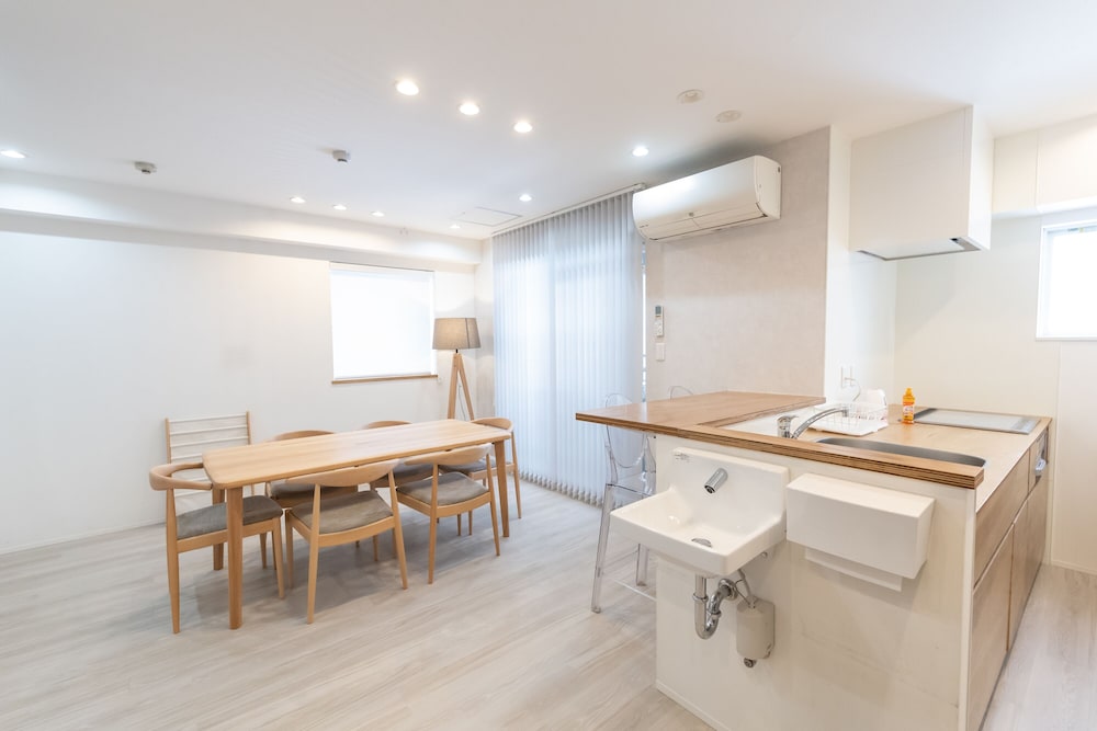 ハウス 客室内のダイニングエリア0 | ワンワールド堺筋本町