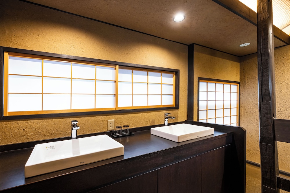 プレミアム タウンハウスNo.2 禁煙 バスルーム2 | 鈴 プレミアム 飛雲