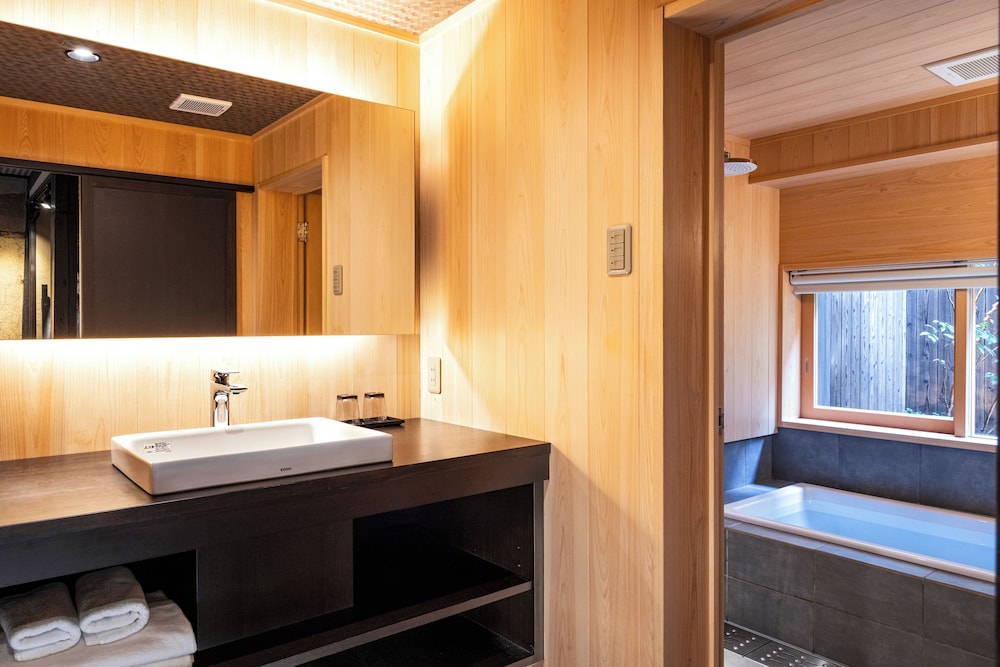 プレミアム タウンハウスNo.2 禁煙 バスルーム1 | 鈴 プレミアム 飛雲