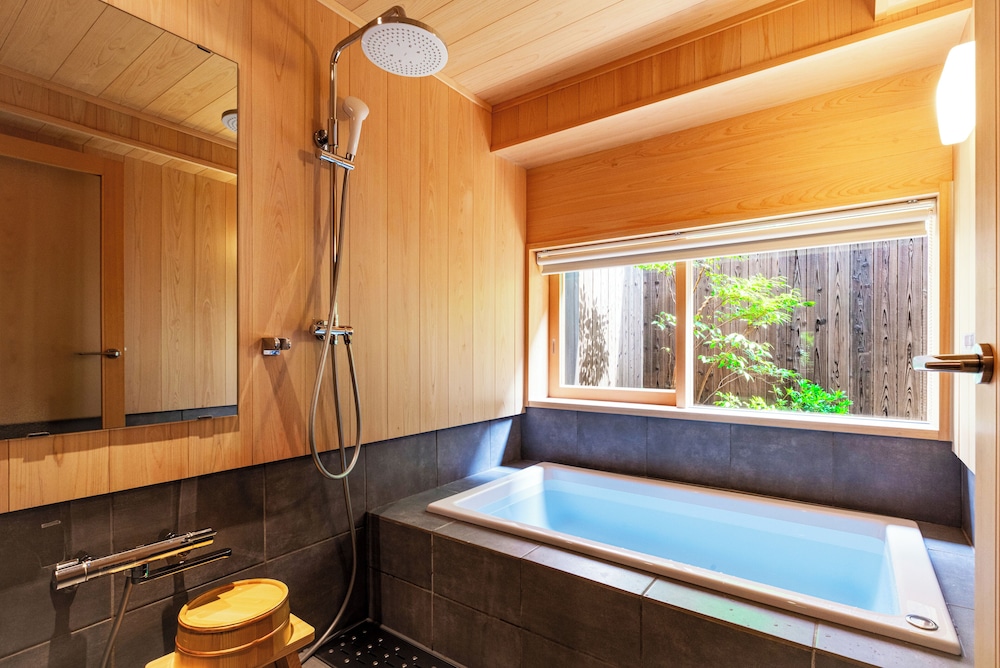 プレミアム タウンハウスNo.2 禁煙 バスルーム3 | 鈴 プレミアム 飛雲