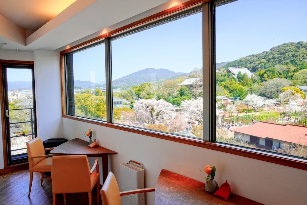 パークビューツイン 禁煙 エグゼクティブ ラウンジ1 | 長楽館