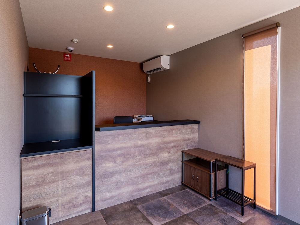 フロント1 | HOTEL R9 The Yard 川南