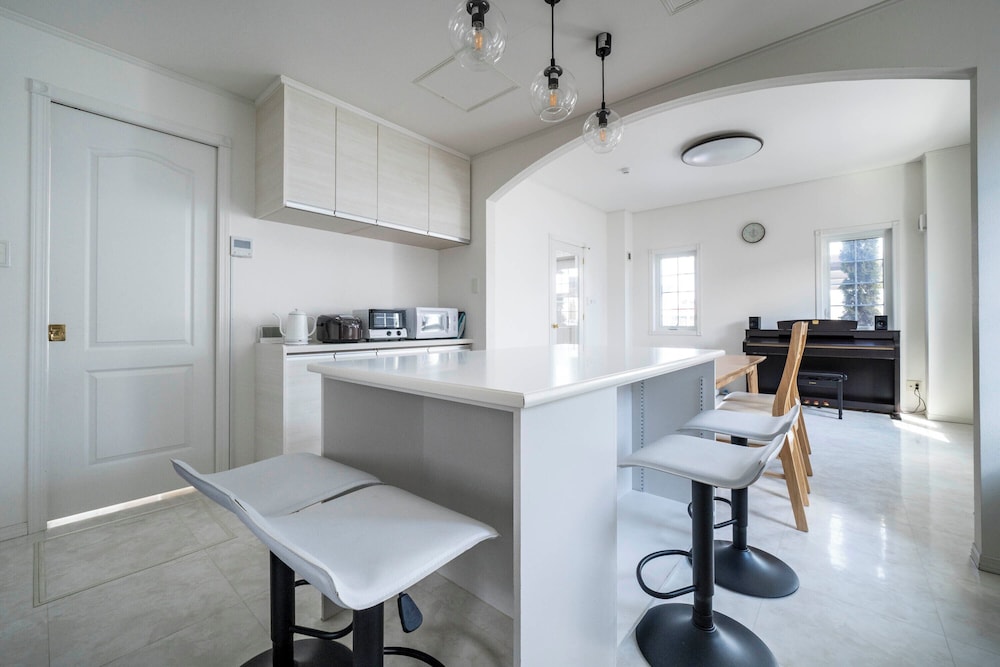 ベーシック ハウス 客室内のダイニングエリア0 | The Garnet Higashikawa