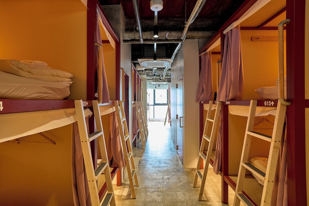 [下段隣室２室利用]スタンダード 共同ドミトリー 女性専用 禁煙 (チェックイン: 15:00~23:00) 客室10 | HELIO HOSTEL SAPPORO