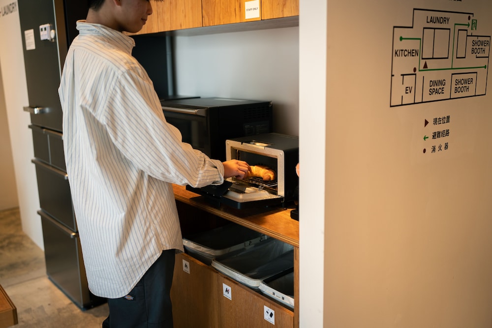 [下段隣室２室利用]スタンダード 共同ドミトリー 男女共用 禁煙 (チェックイン: 15:00~23:00) 共用キッチン0 | HELIO HOSTEL SAPPORO