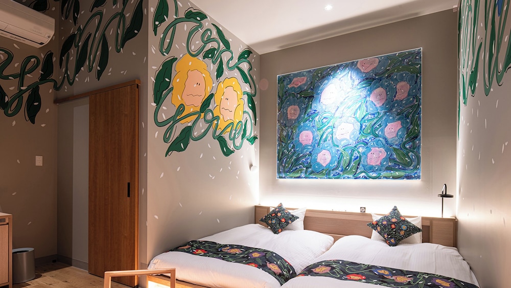 アーティストルーム（2名利用）（部屋指定不可）禁煙 客室2 | レフ沖縄アリーナ by ベッセルホテルズ