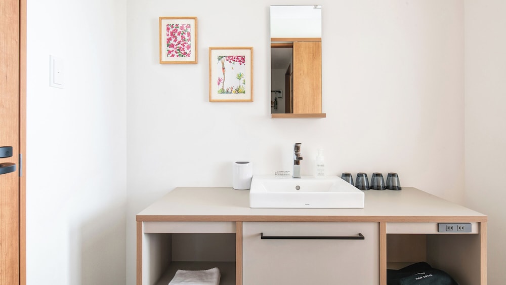 アーティストルーム（2名利用）（部屋指定不可）禁煙 客室3 | レフ沖縄アリーナ by ベッセルホテルズ