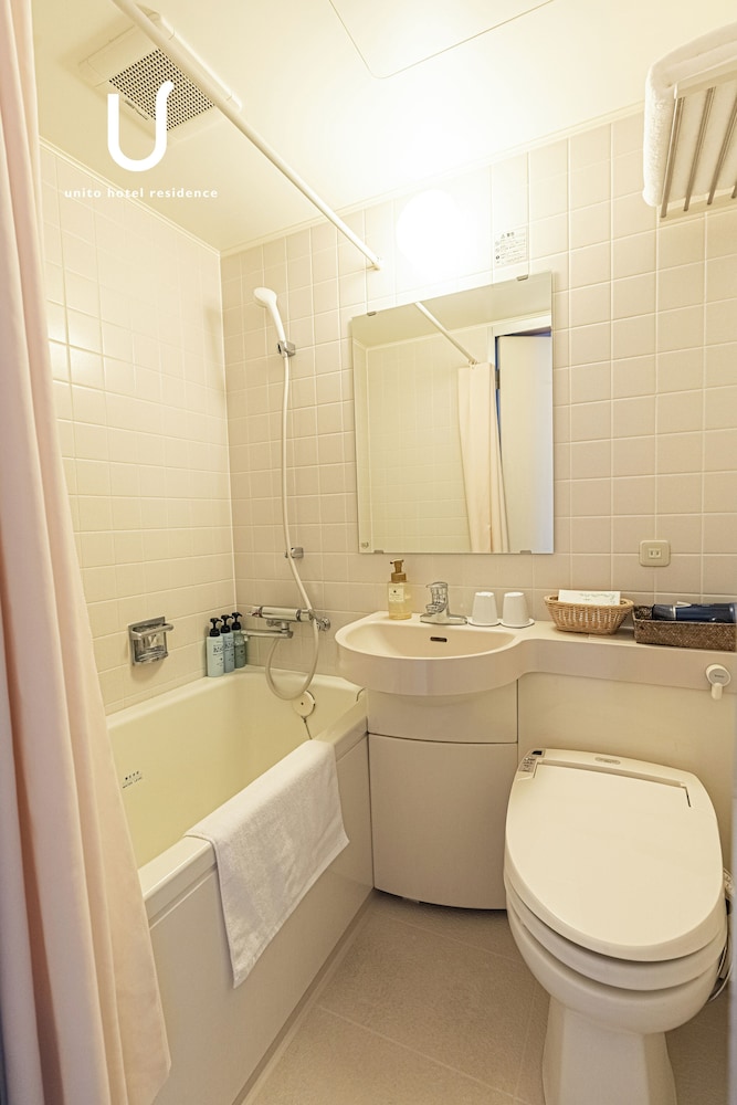 スーペリア ダブルルーム バスルーム0 | フォーレスト本郷 by unito