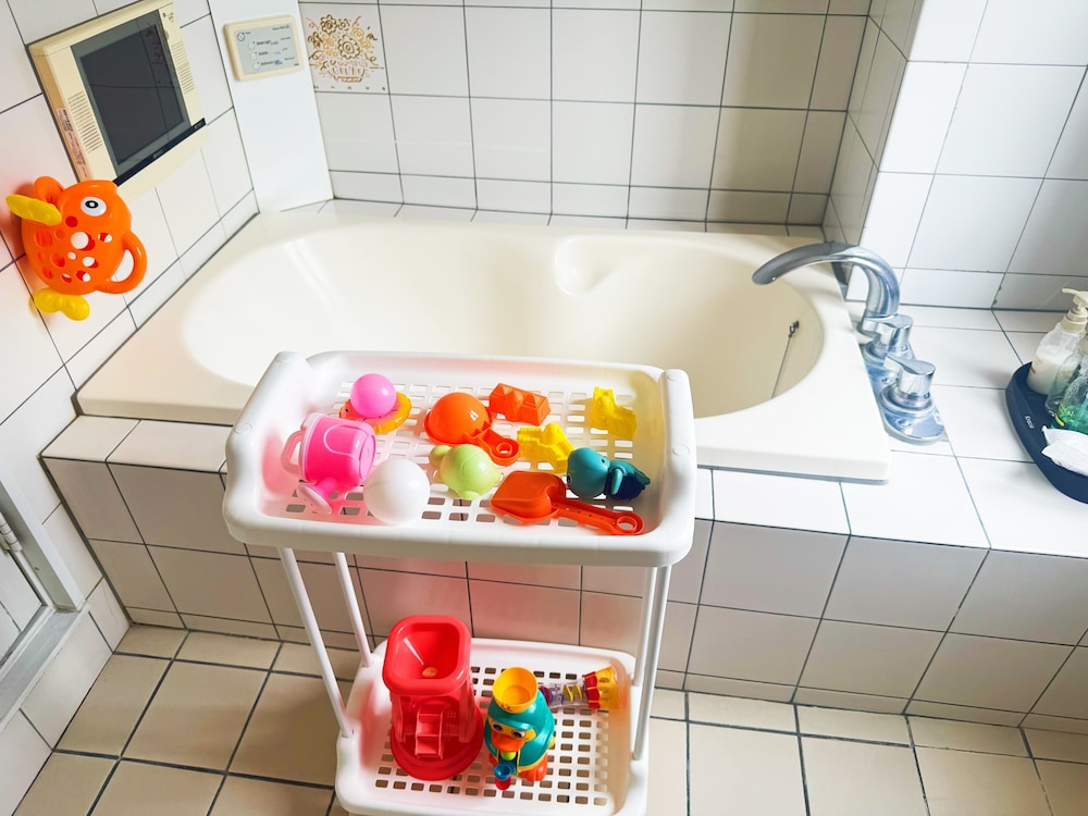 ファミリー ツインルーム バスルーム1 | いかほの森 キッズパラダイス