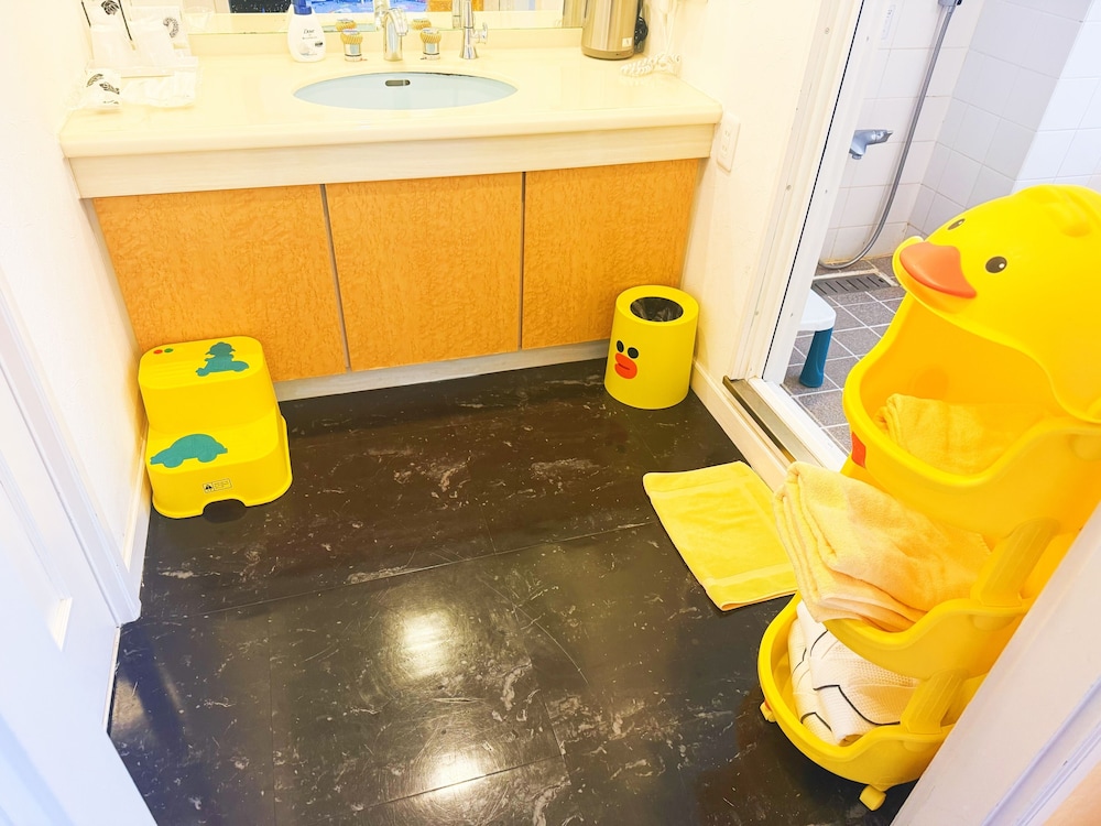 ファミリー ダブルルーム バスルーム0 | いかほの森 キッズパラダイス