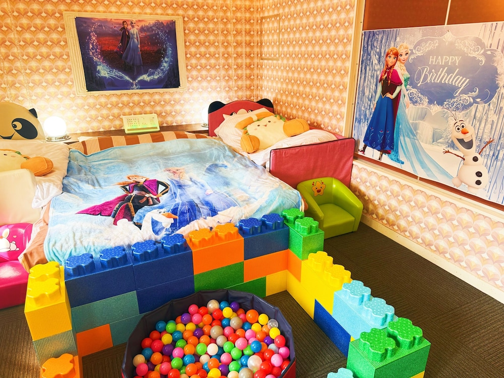 ファミリー ダブルルーム 客室4 | いかほの森 キッズパラダイス