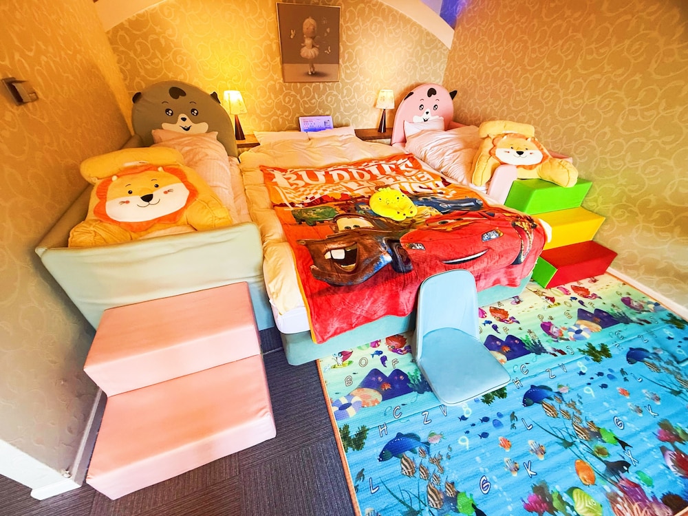 ファミリー ダブルルーム 客室1 | いかほの森 キッズパラダイス