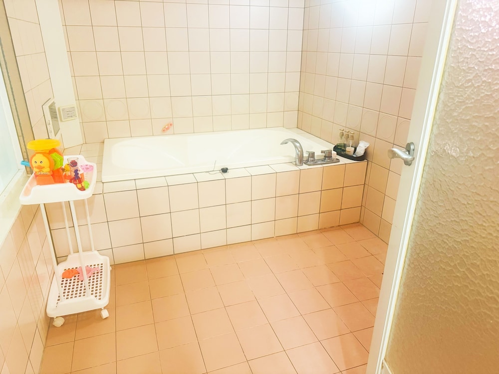 ファミリー ダブルルーム バスルーム0 | いかほの森 キッズパラダイス