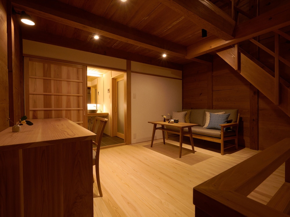 トラディショナル ハウス リビング エリア1 | RITA 出雲平田