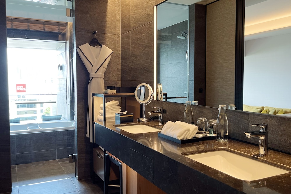 プレミア ルーム キングベッド 1 台 禁煙 パークビュー (Balcony) バスルーム1 | TIAD 、オートグラフ コレクション