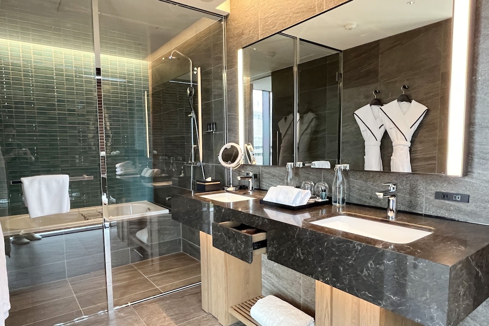 プレミア ルーム キングベッド 1 台 禁煙 コーナー (Park View) バスルーム0 | TIAD 、オートグラフ コレクション