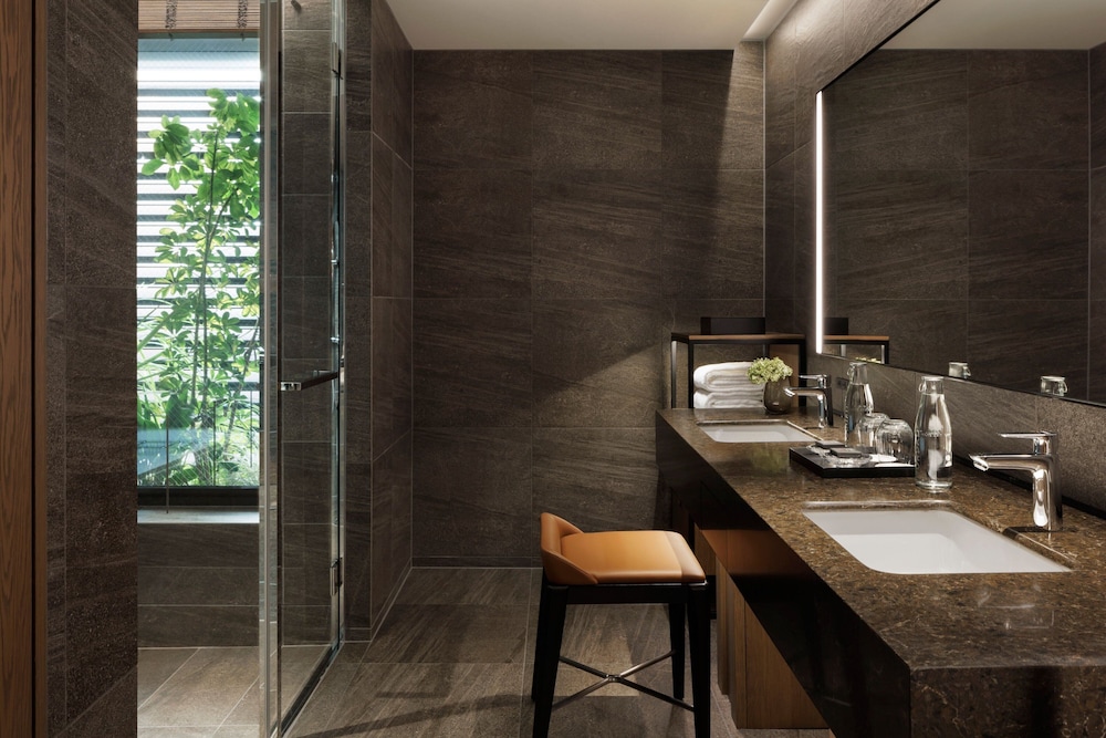 プレミア ルーム シングルベッド 2 台 禁煙 コーナー (Park View) バスルーム1 | TIAD 、オートグラフ コレクション