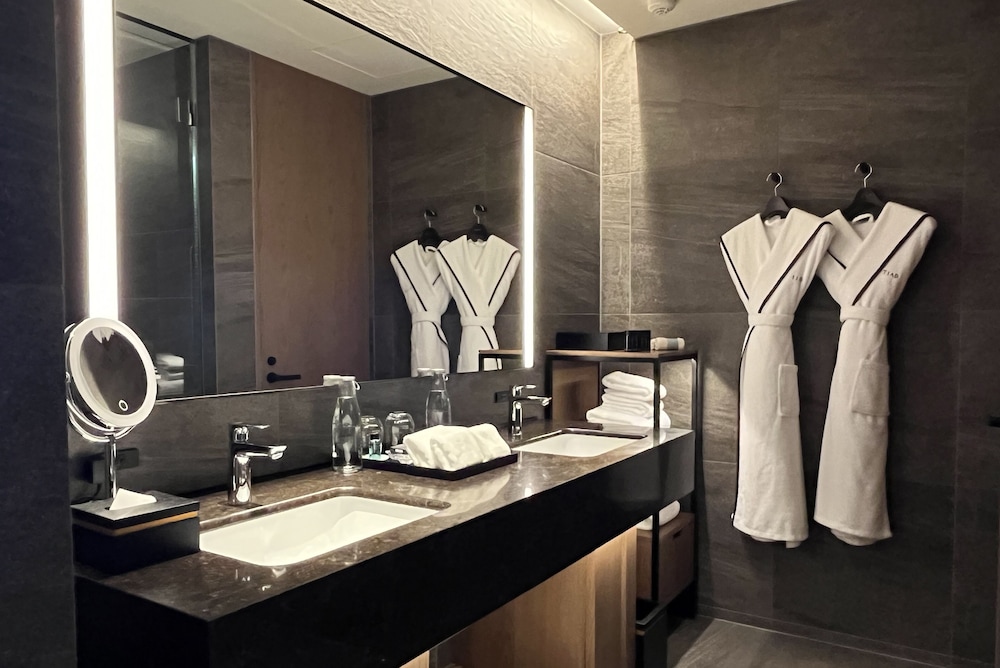 デラックス ルーム シングルベッド 2 台 禁煙 シティビュー バスルーム0 | TIAD 、オートグラフ コレクション