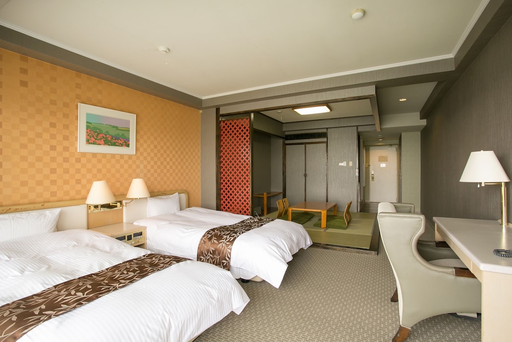 ベーシック ルーム ベッド (複数台) オーシャンビュー 客室2 | 三河湾リゾートリンクス