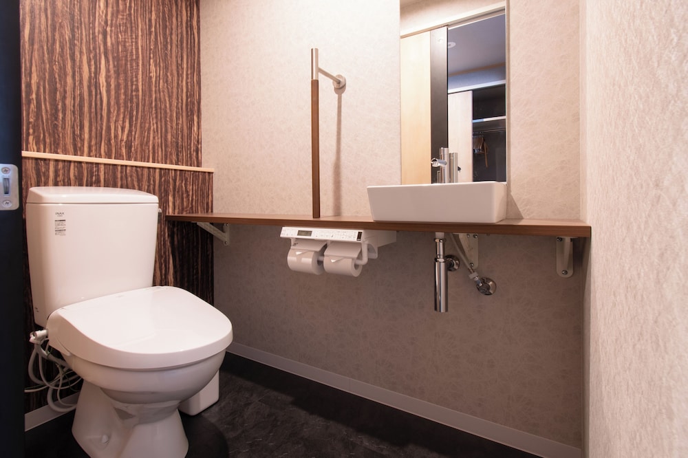 デラックス ツインルーム ダブルベッド 2 台 禁煙 客室6 | ベッセルホテル広島 平和大通り